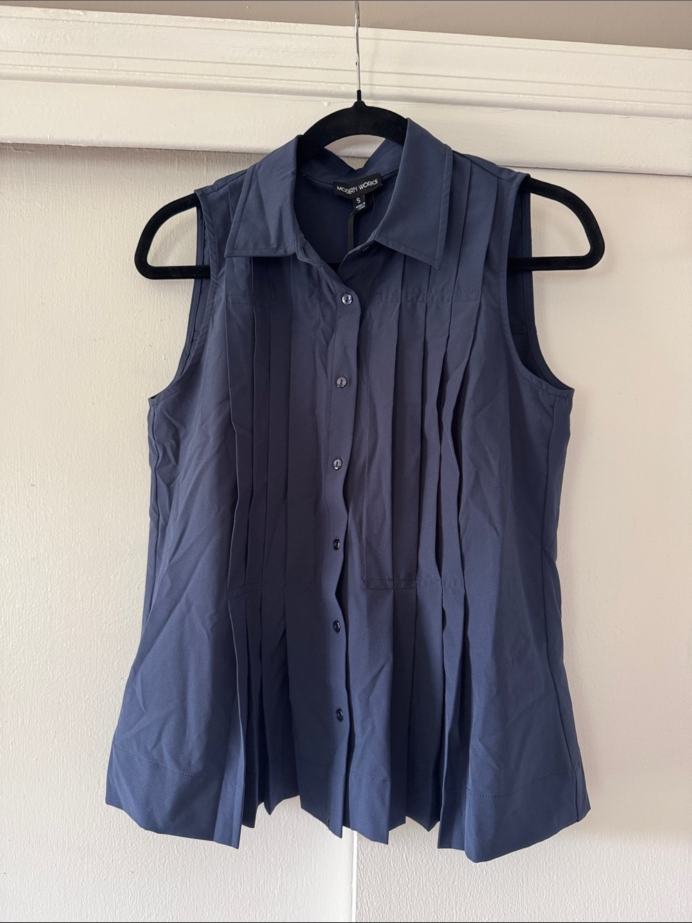 Modern Navy Sleeveless Pleated Button-Down Top
